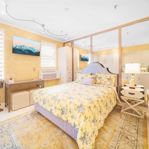 Renovated studio in the heart of Palm Beach - free parking, security box